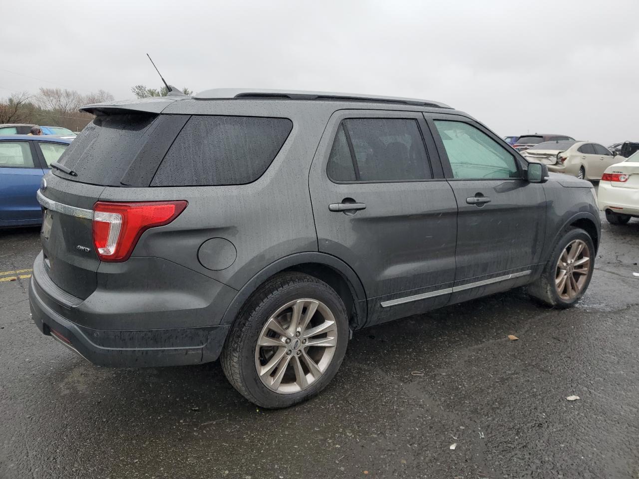 2019 Ford Explorer - Image 3