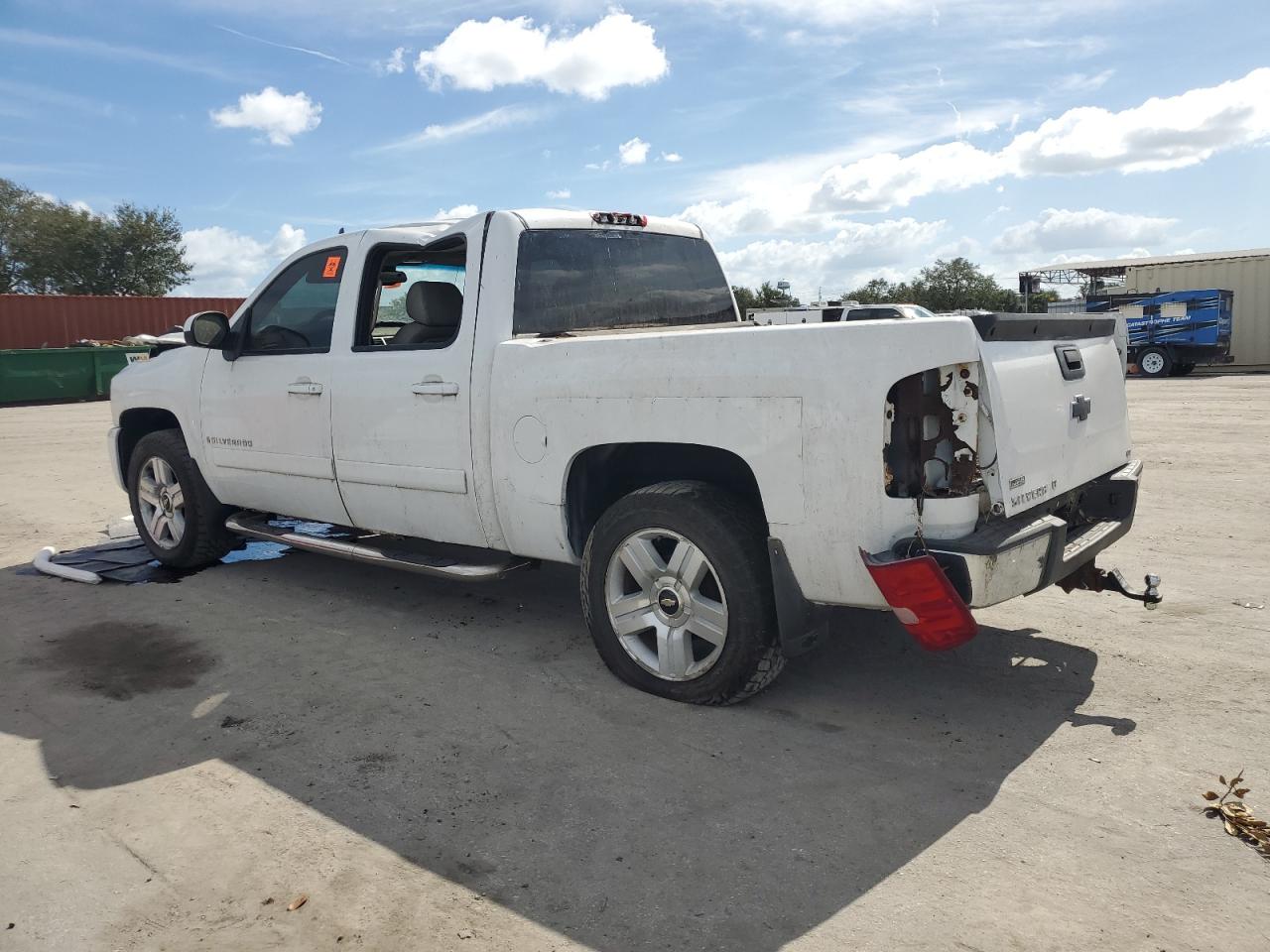 2007 Chevrolet Silverado - Image 2