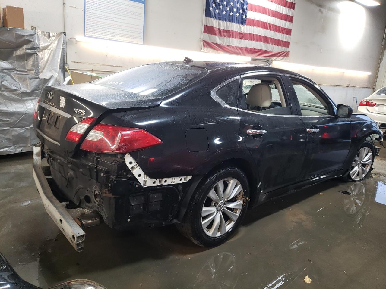 2011 Infiniti M - Image 3