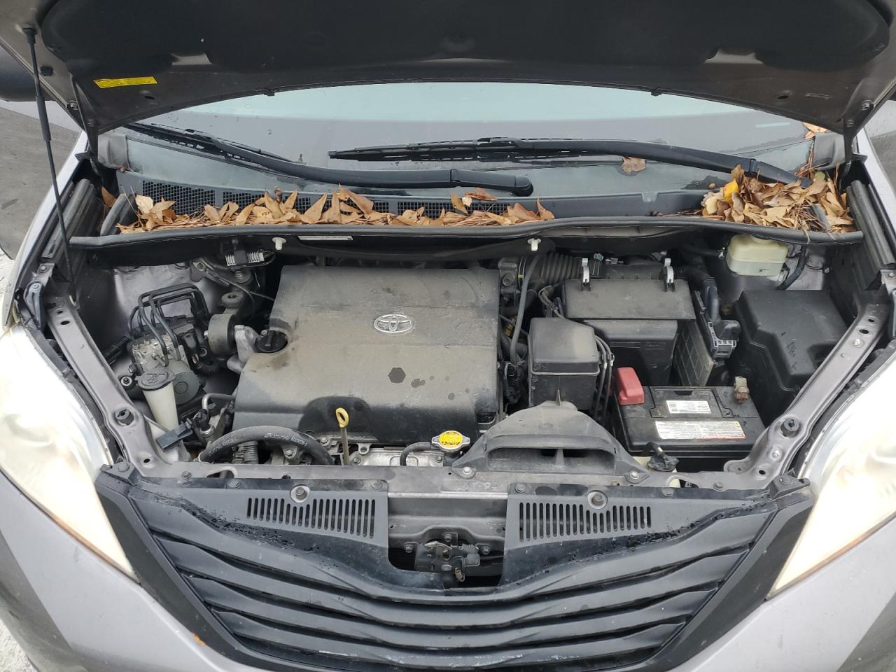 2015 Toyota Sienna - Image 12
