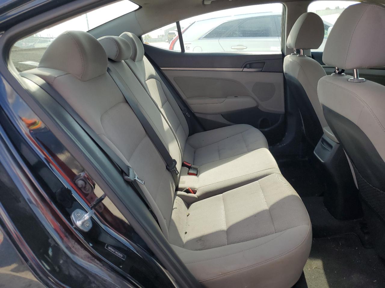 2018 Hyundai Elantra - Image 10