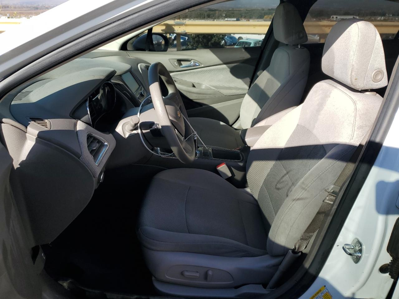 2018 Chevrolet Cruze - Image 7