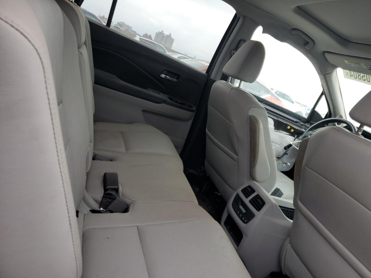 2016 Honda Pilot - Image 10