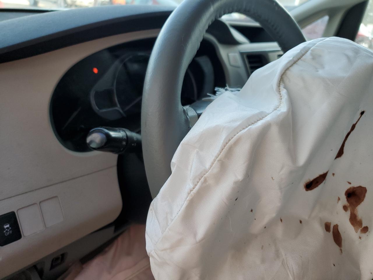 2011 Toyota Sienna - Image 9