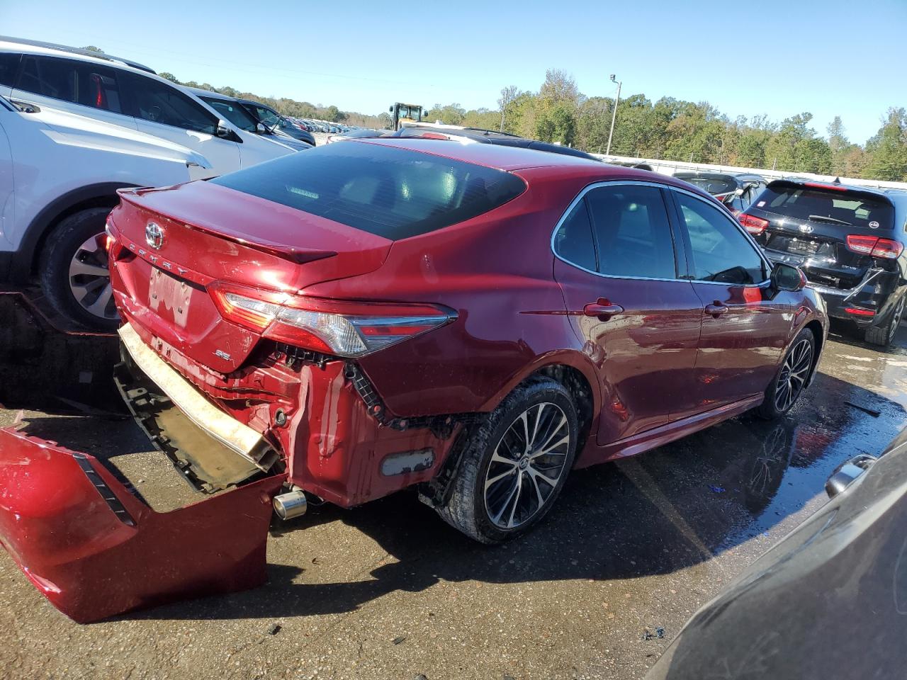 2018 Toyota Camry L VIN: 4T1B11HK0JU670414 Lot: 79957564