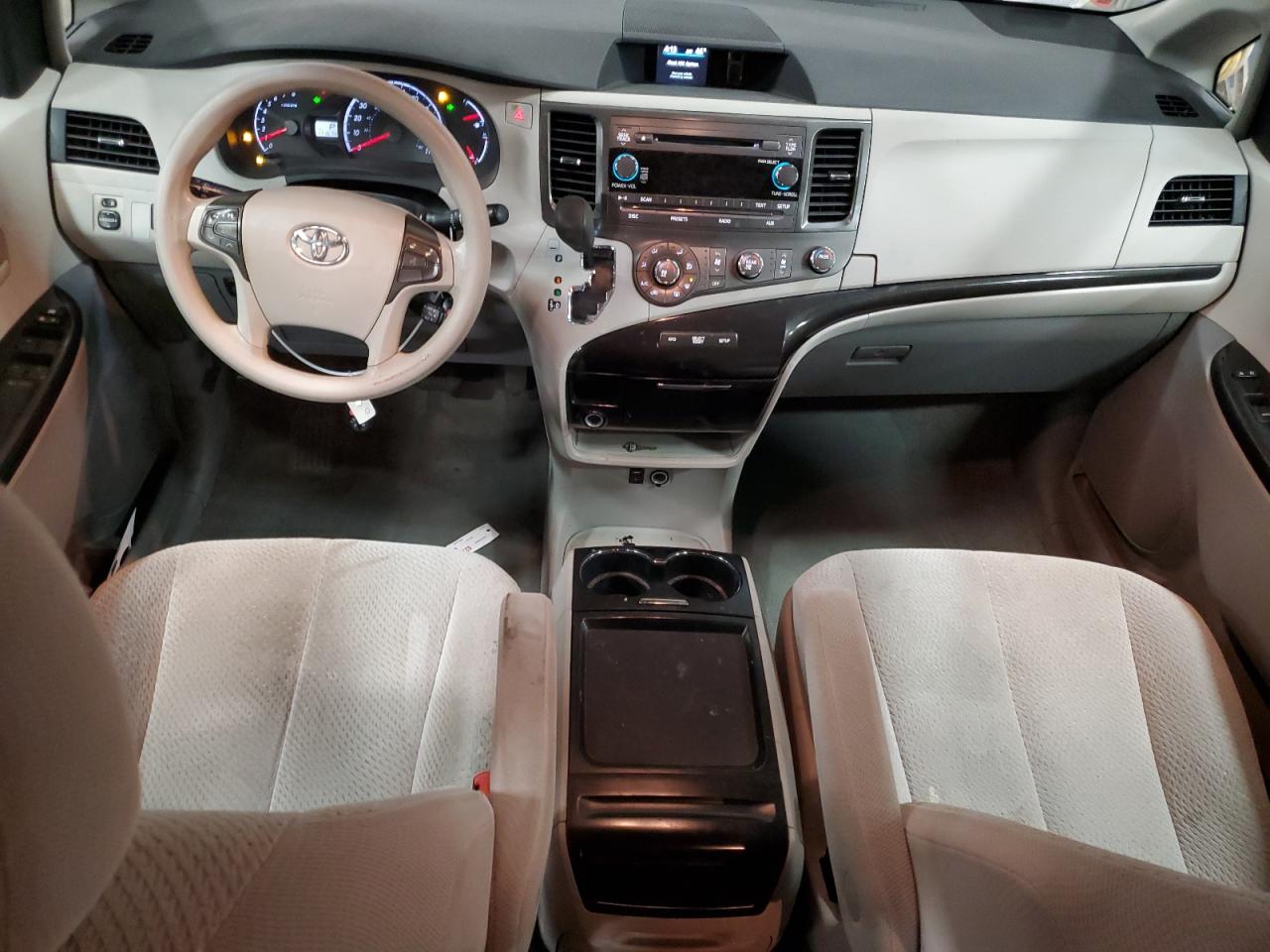 2011 Toyota Sienna - Image 8