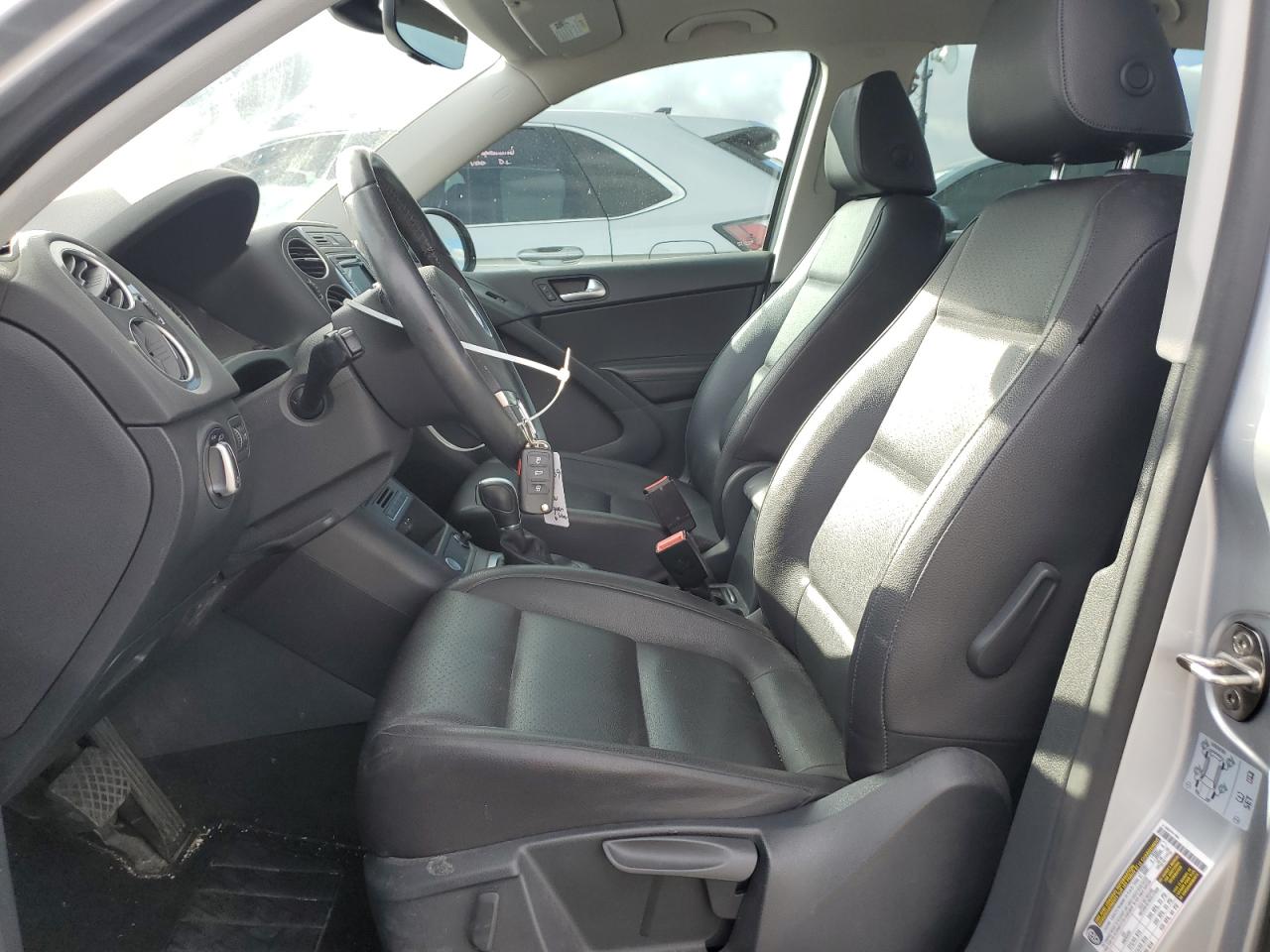 2017 Volkswagen Tiguan - Image 7