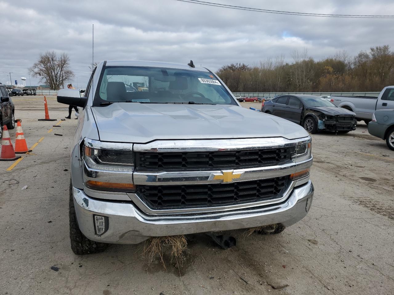2017 Chevrolet Silverado - Image 5