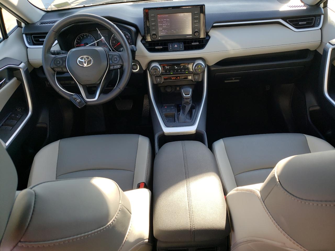 2022 Toyota RAV 4 - Image 8