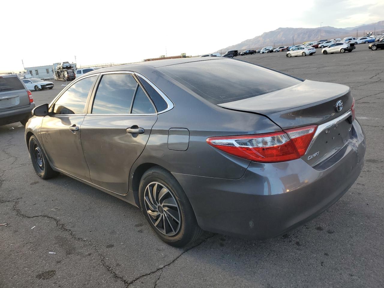 VIN 4T1BF1FKXGU137077 2016 TOYOTA CAMRY no.2