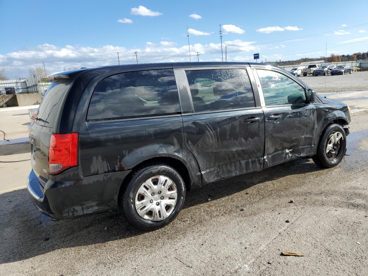 2016 Dodge Caravan - Image 3