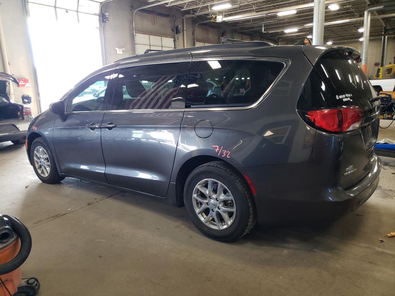 2021 Chrysler Voyager - Image 2