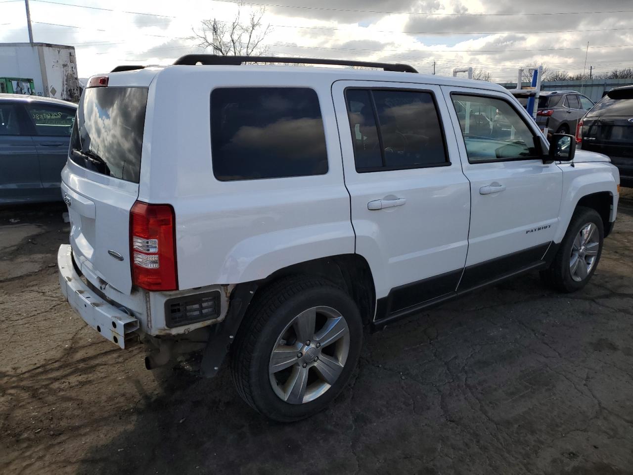 VIN 1C4NJRFB0ED661415 2014 JEEP PATRIOT no.3