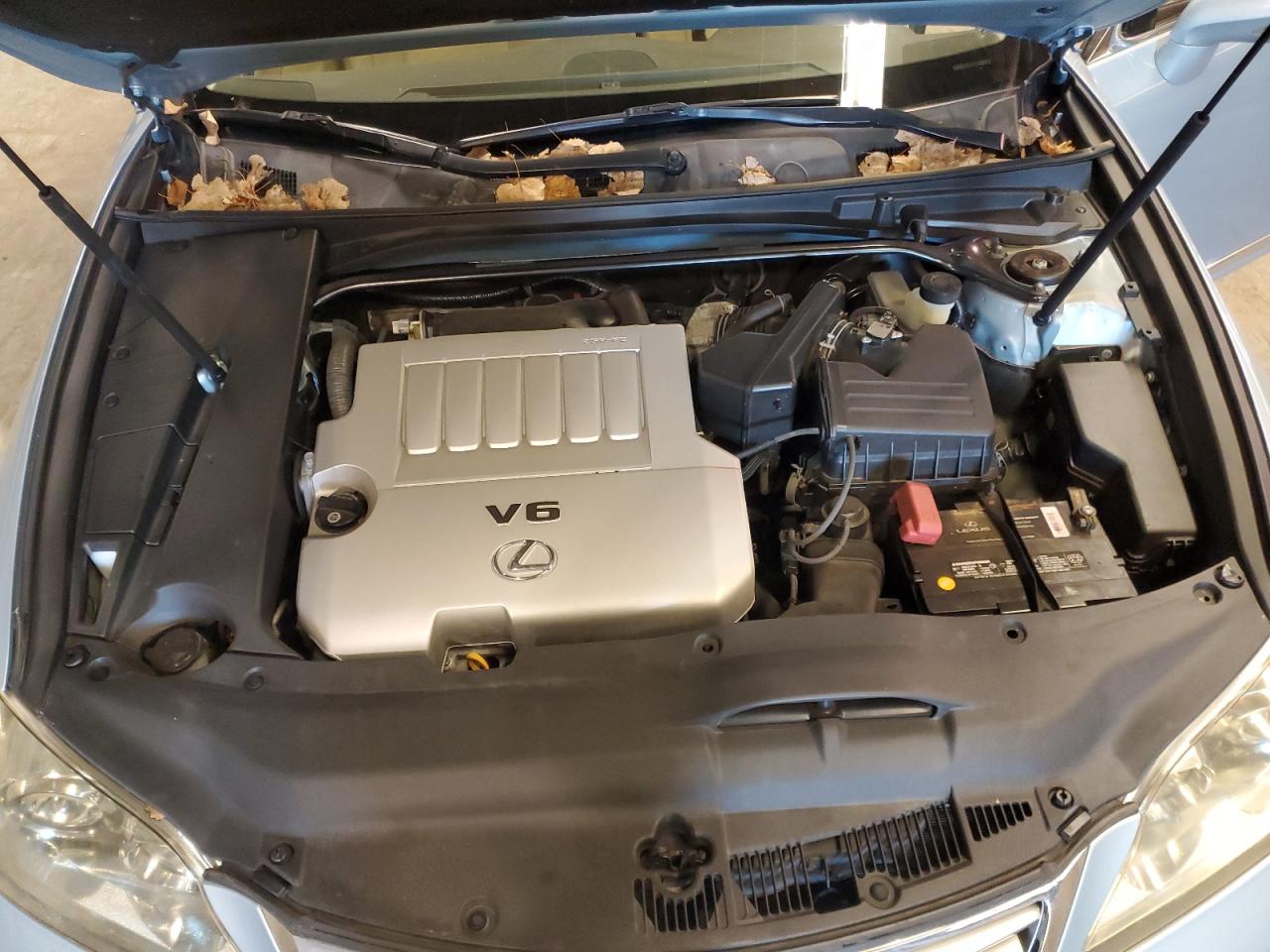 2010 Lexus ES - Image 11