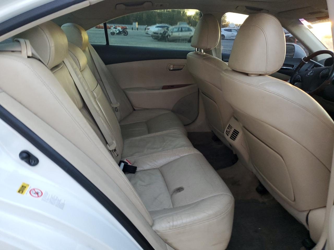 2010 Lexus ES - Image 10