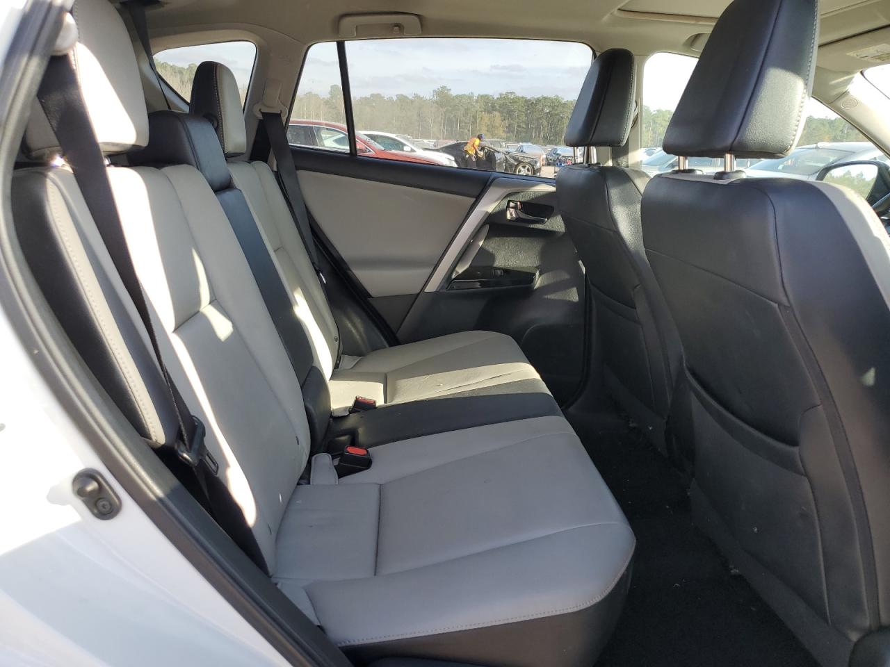 2016 Toyota RAV 4 - Image 11
