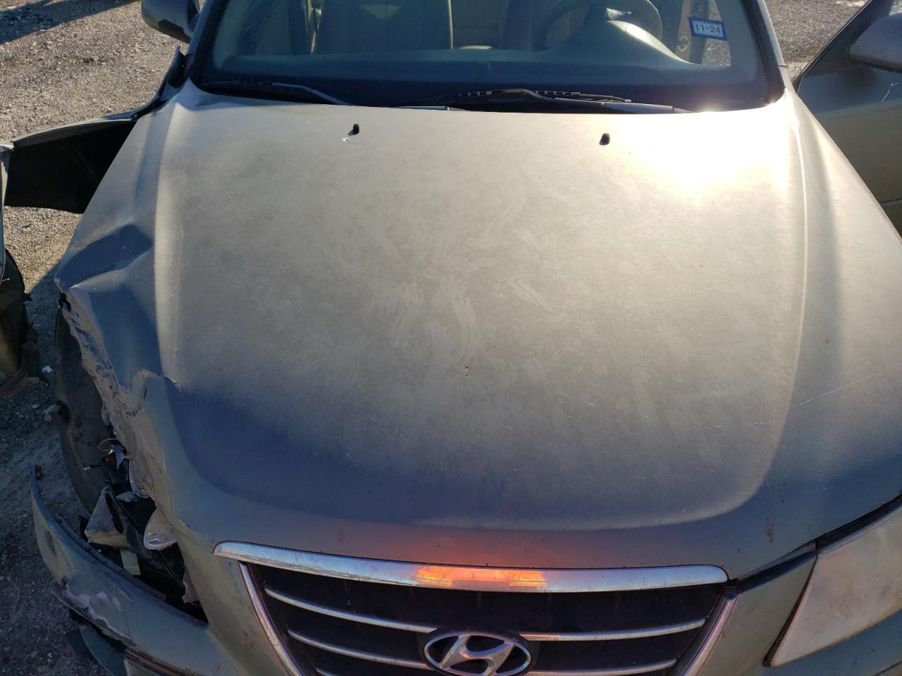 2010 Hyundai Sonata - Image 12