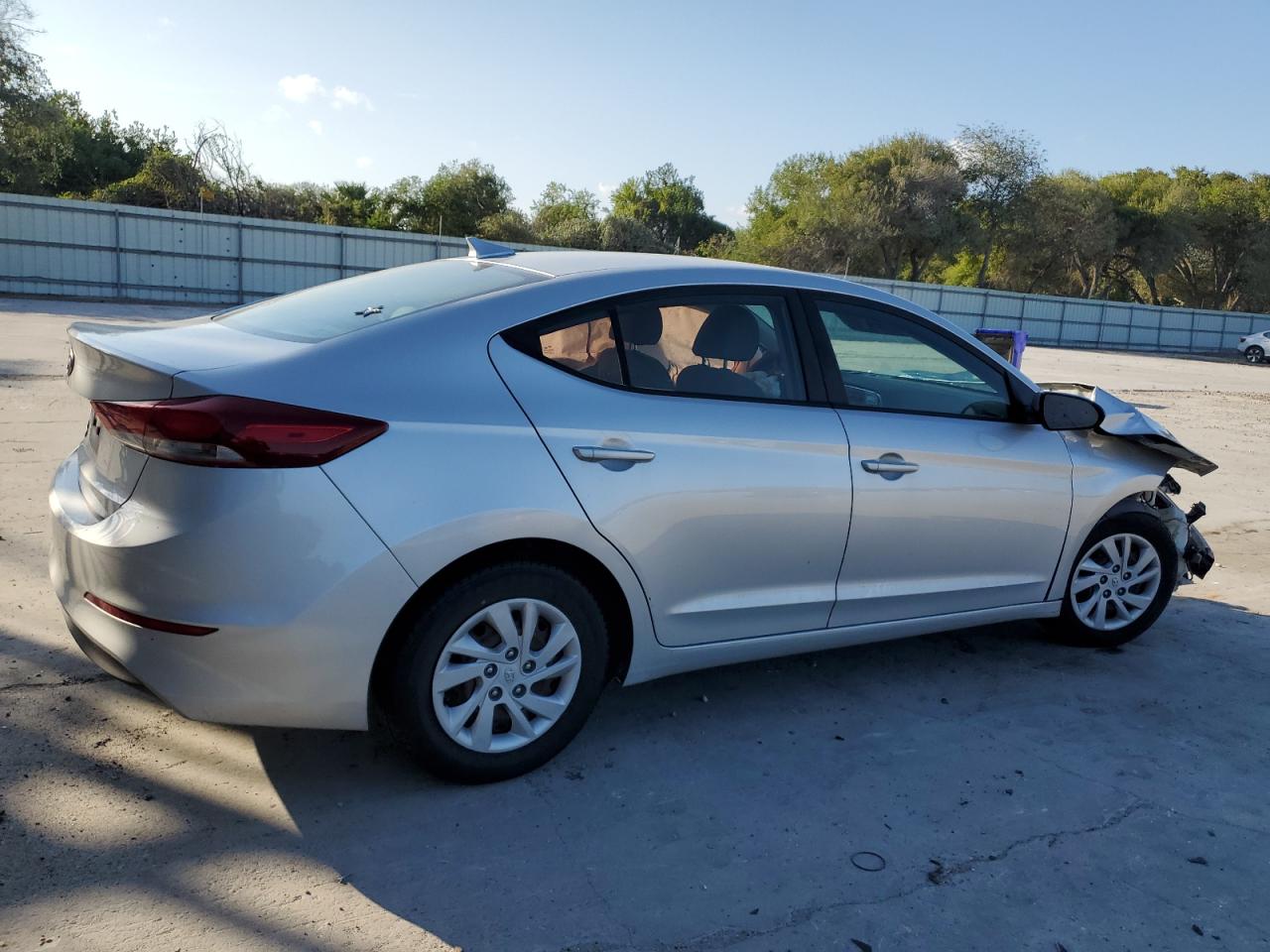 2017 Hyundai Elantra - Image 3