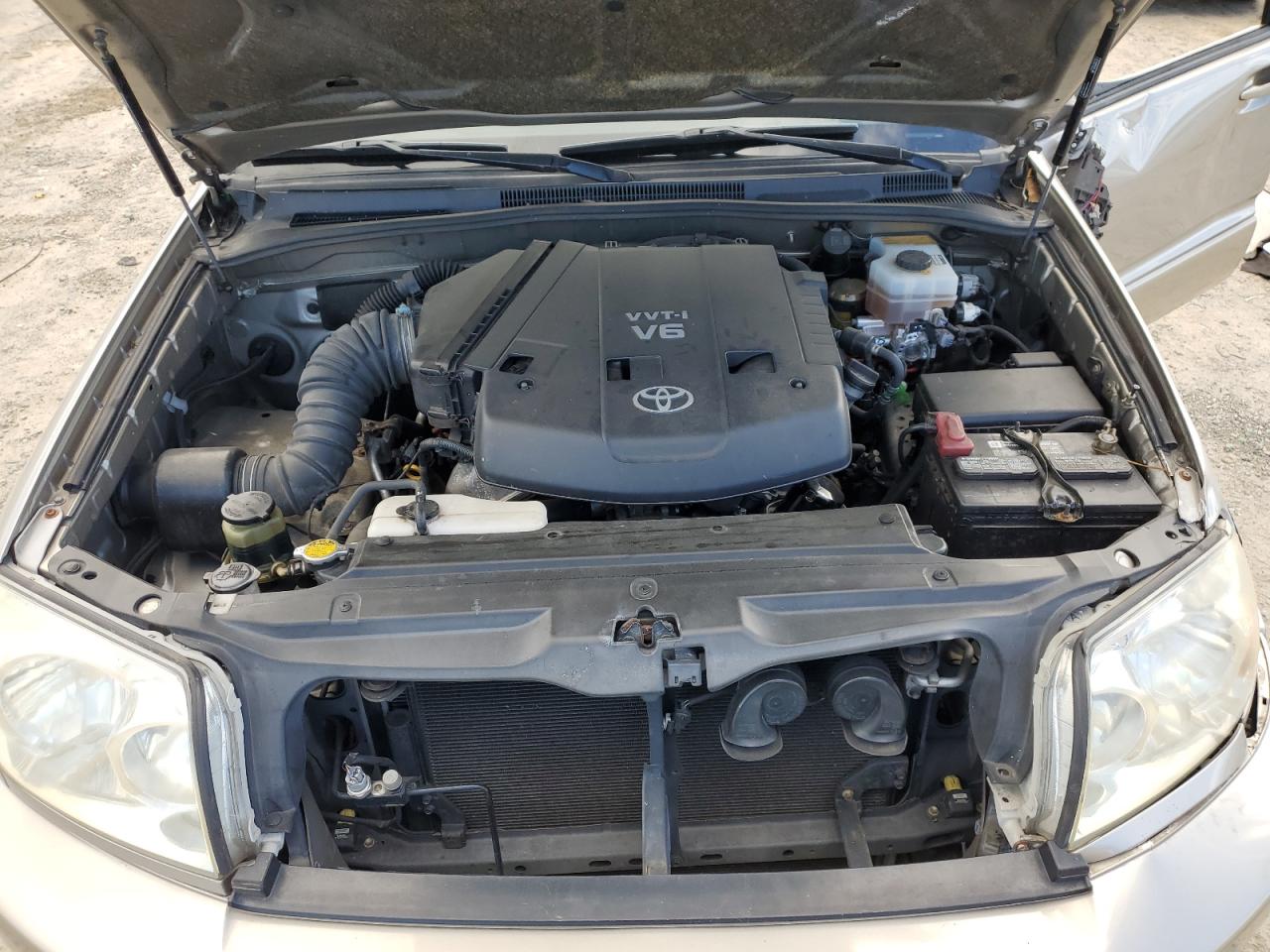 2004 Toyota 4Runner - Image 12