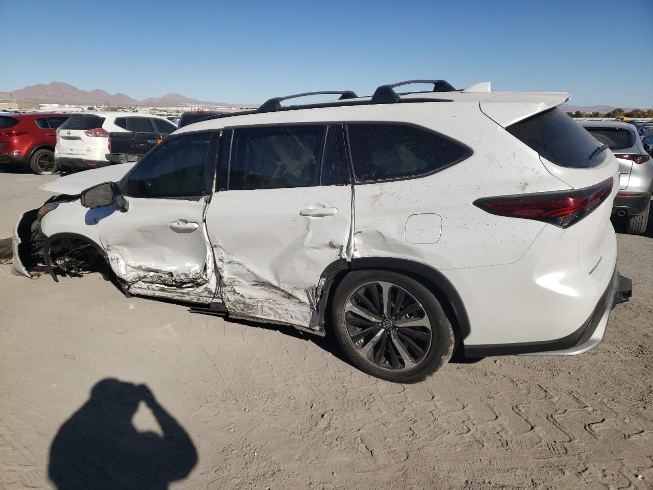 2022 Toyota Highlander - Image 2