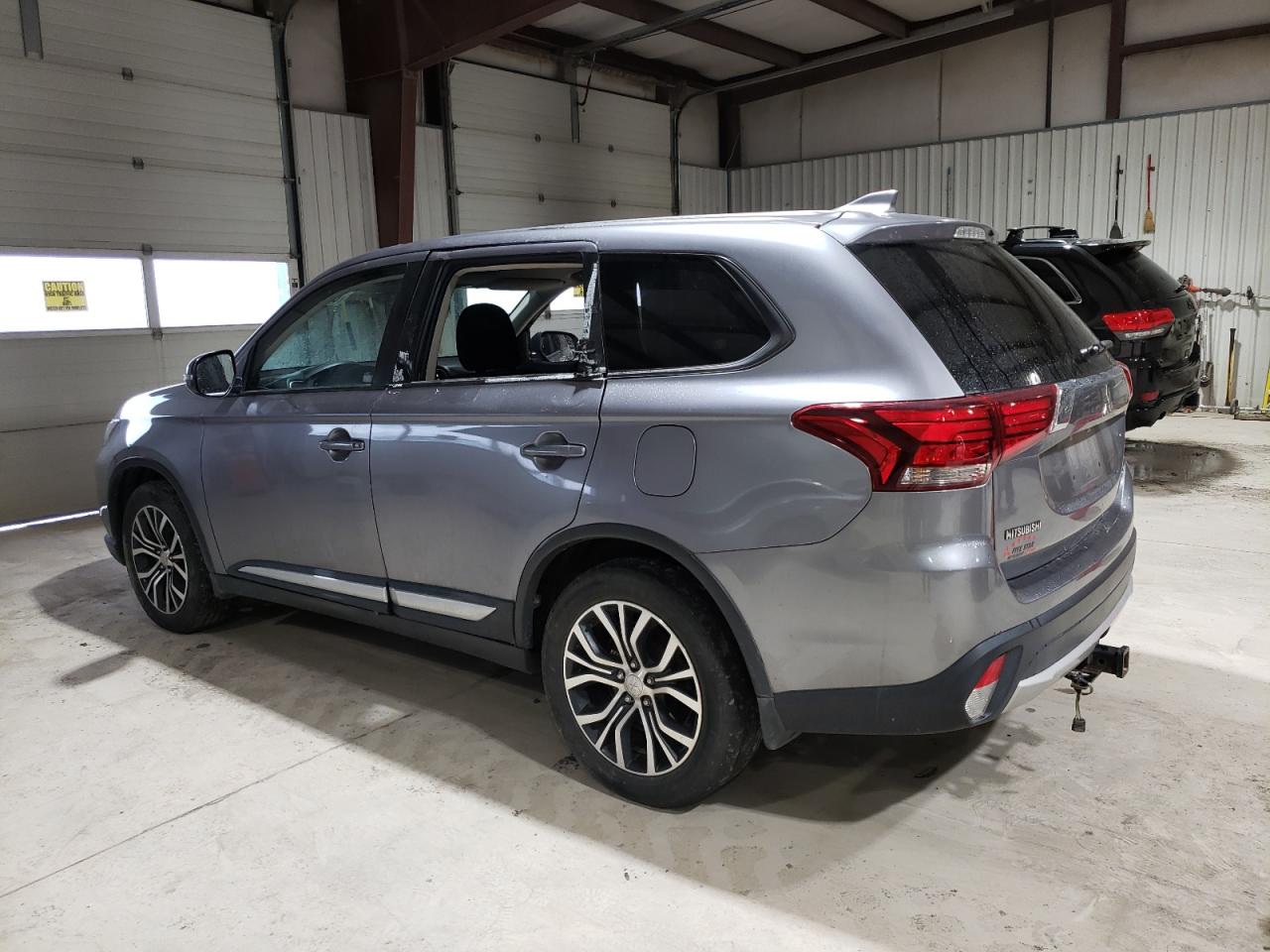 VIN JA4AZ3A35JZ069701 2018 MITSUBISHI OUTLANDER no.2