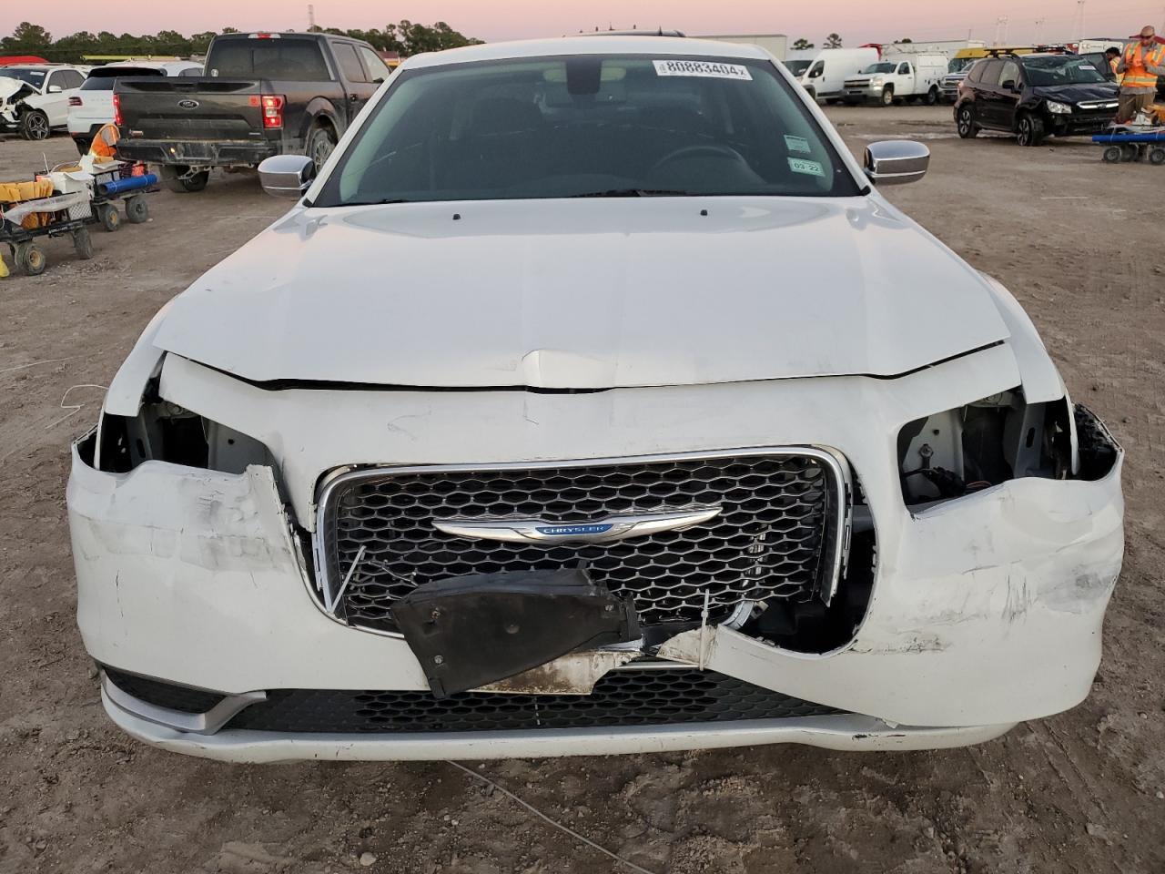 VIN 2C3CCAAG1JH190639 2018 CHRYSLER 300 no.5