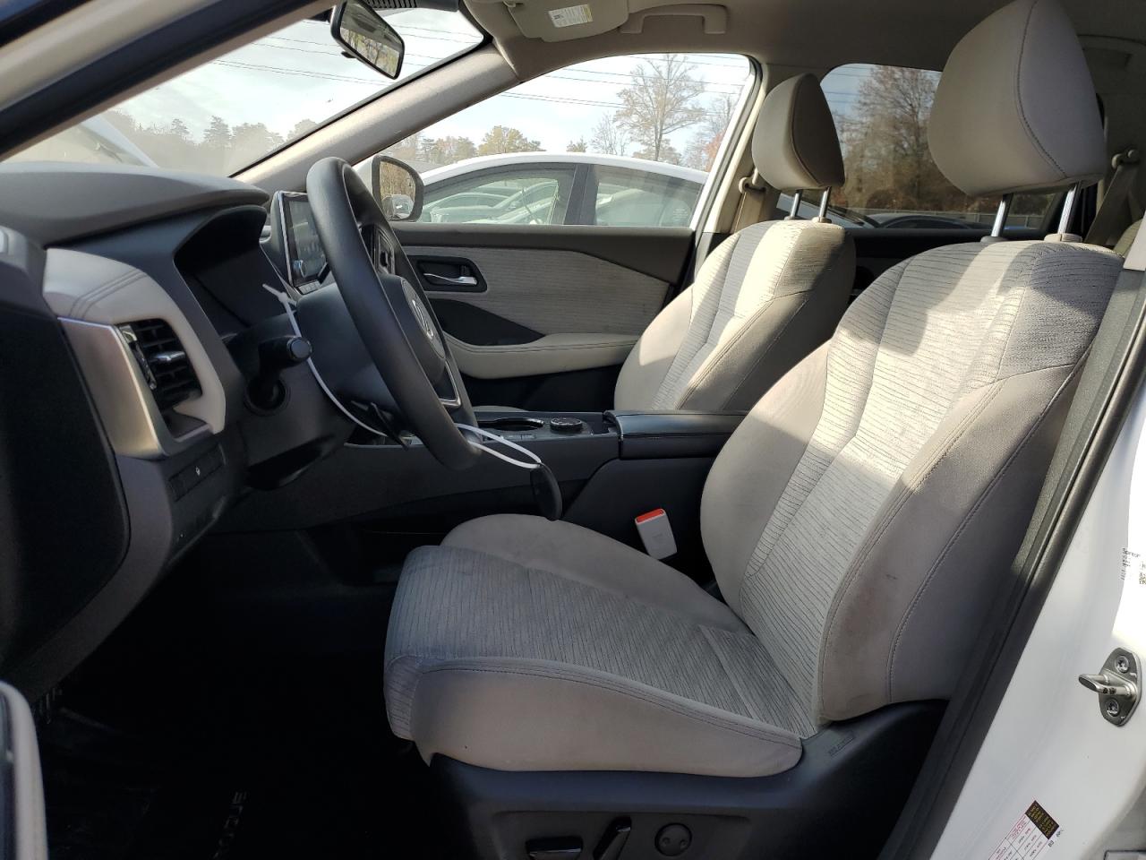 2021 Nissan Rogue - Image 7