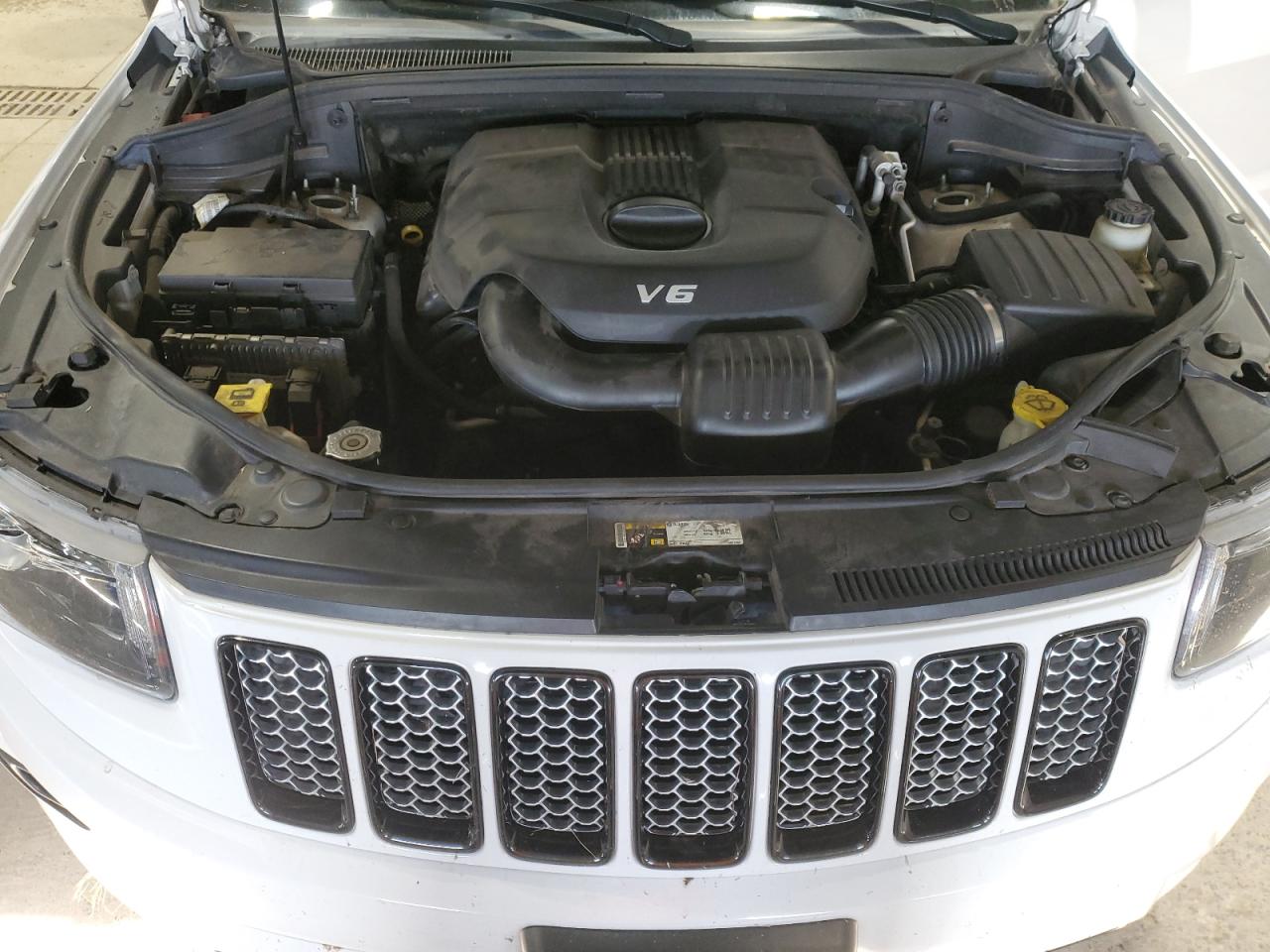 2014 Jeep Grand Cherokee - Image 12