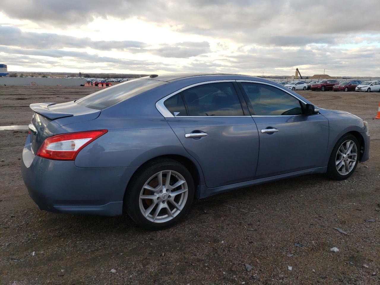 2010 Nissan Maxima - Image 3