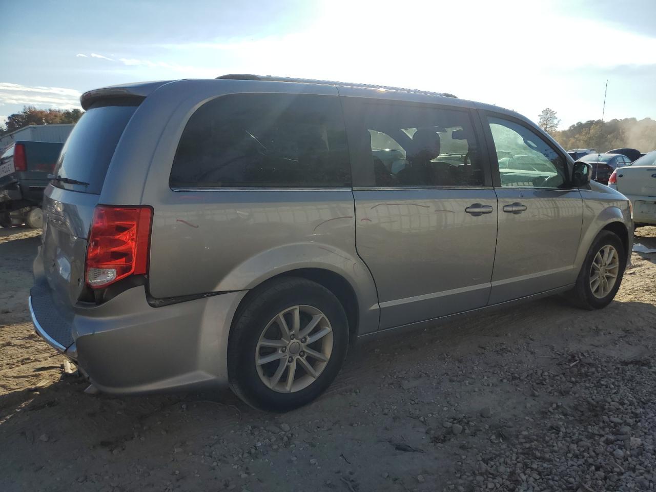 2019 Dodge Caravan - Image 3