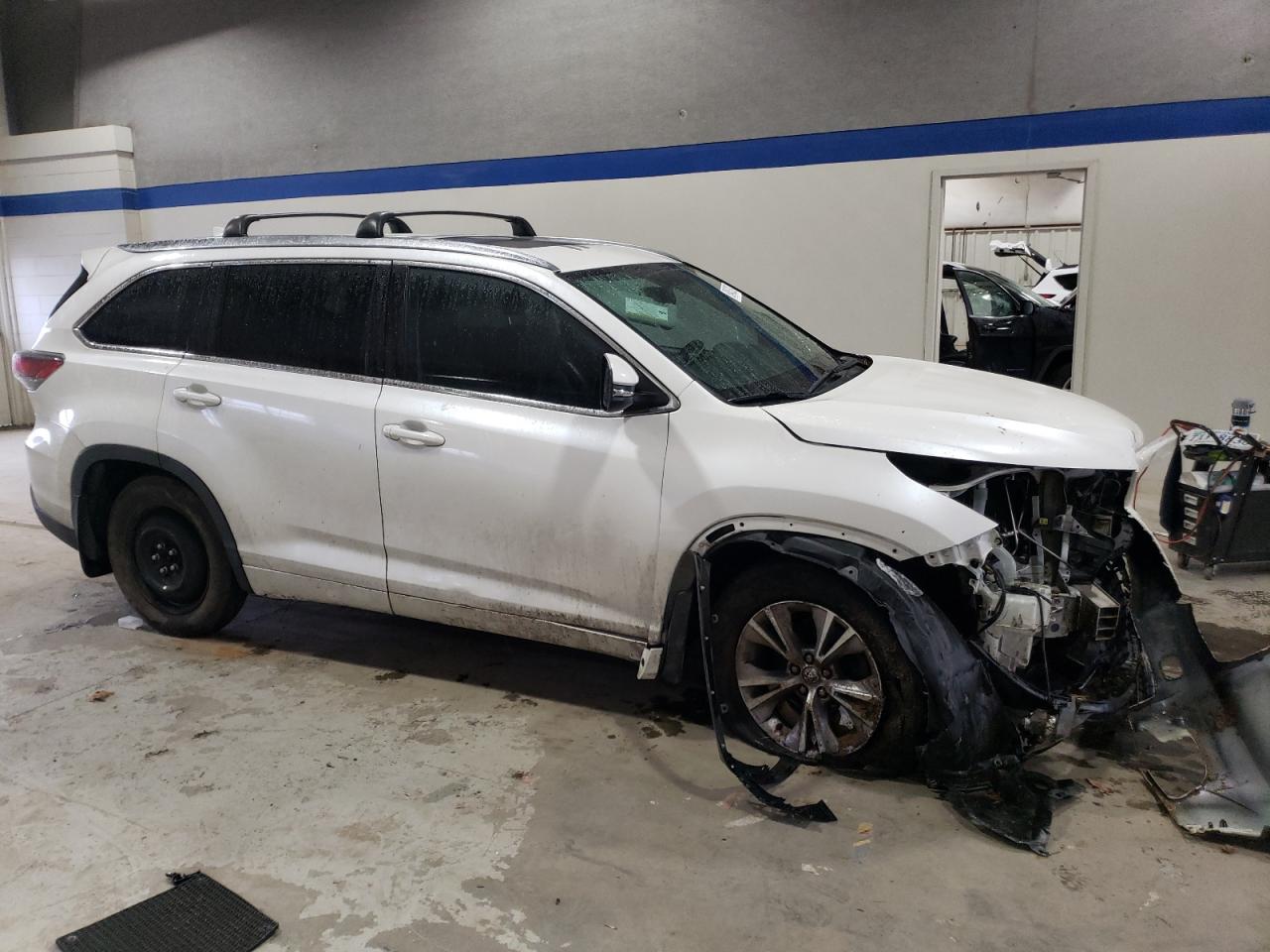 2015 Toyota Highlander - Image 4