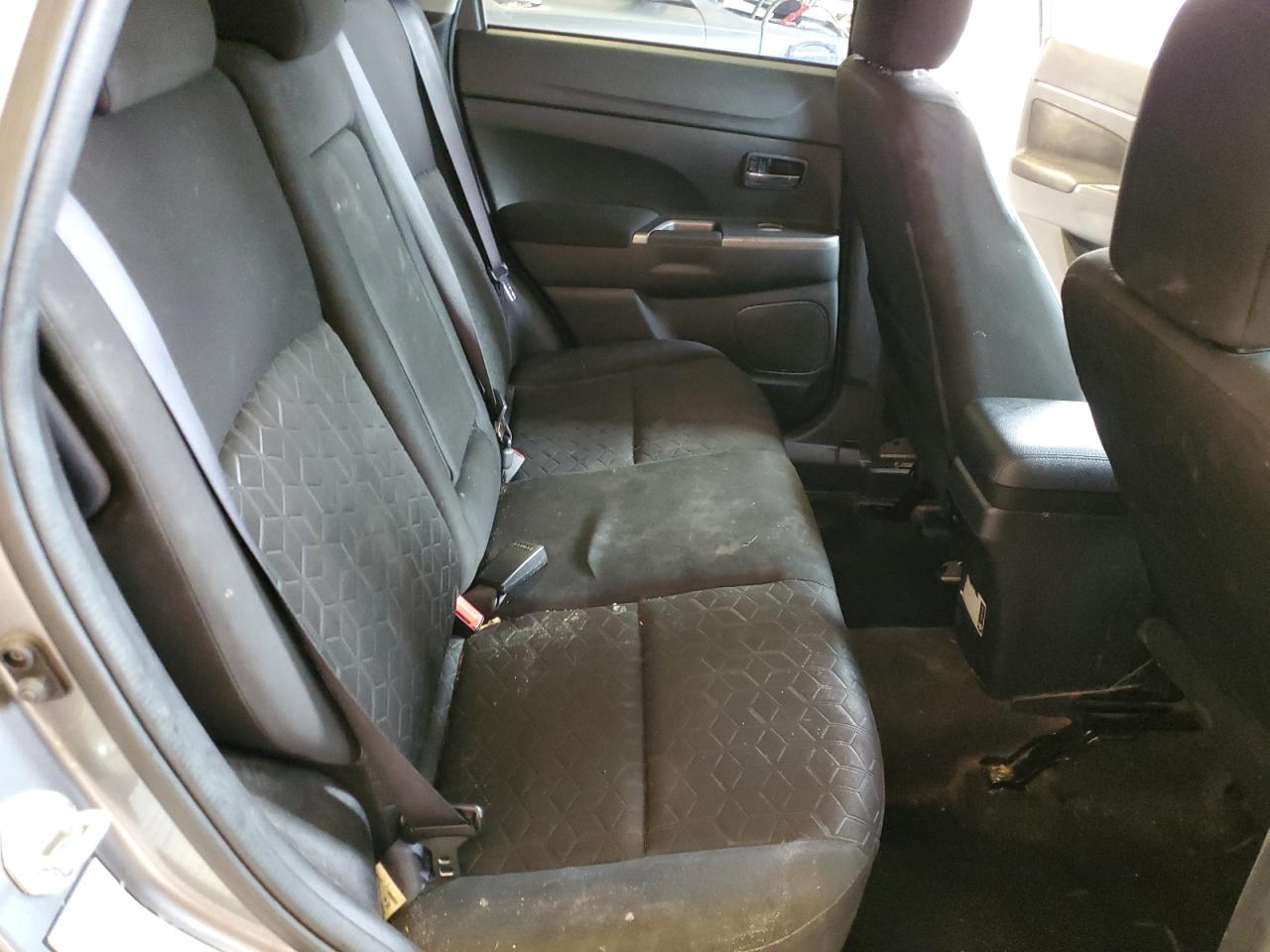 2021 Mitsubishi Outlander - Image 11