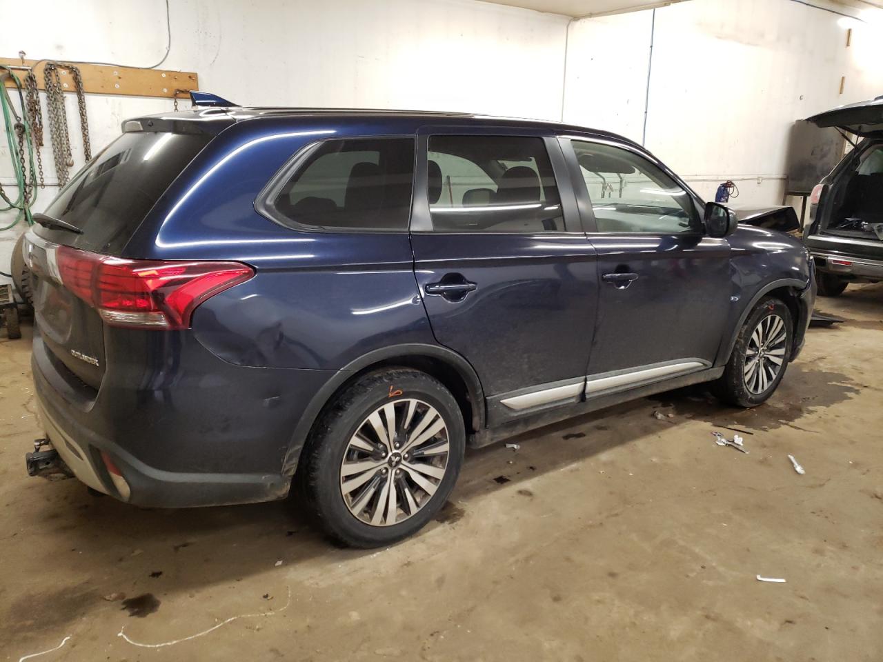 2019 Mitsubishi Outlander - Image 3