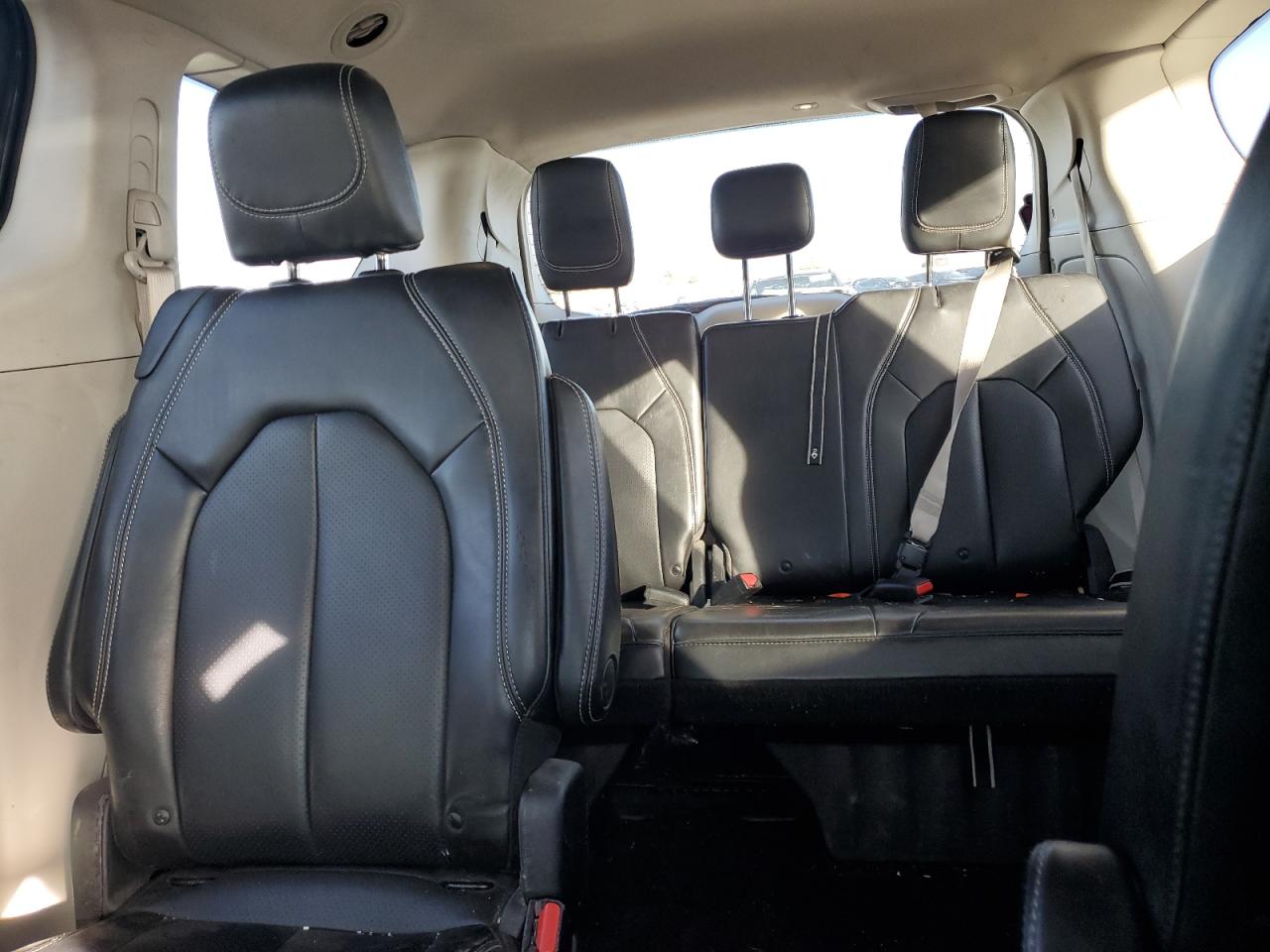 2020 Chrysler Voyager - Image 10