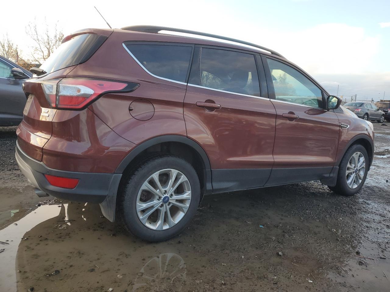 VIN 1FMCU0GD5JUB85680 2018 FORD ESCAPE no.3