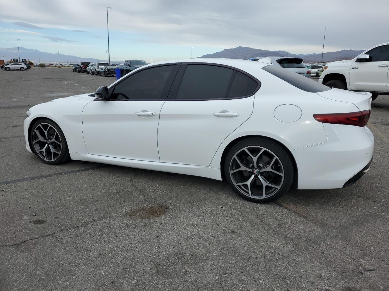 VIN ZARFAEBN3J7594479 2018 ALFA ROMEO GIULIA no.2