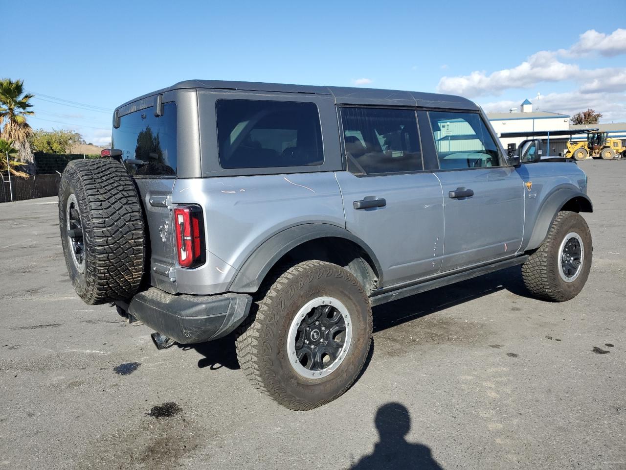 2023 Ford Bronco - Image 3