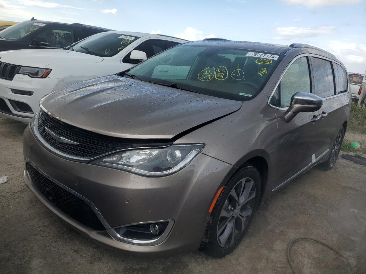 2018 Chrysler Pacifica - Image 1