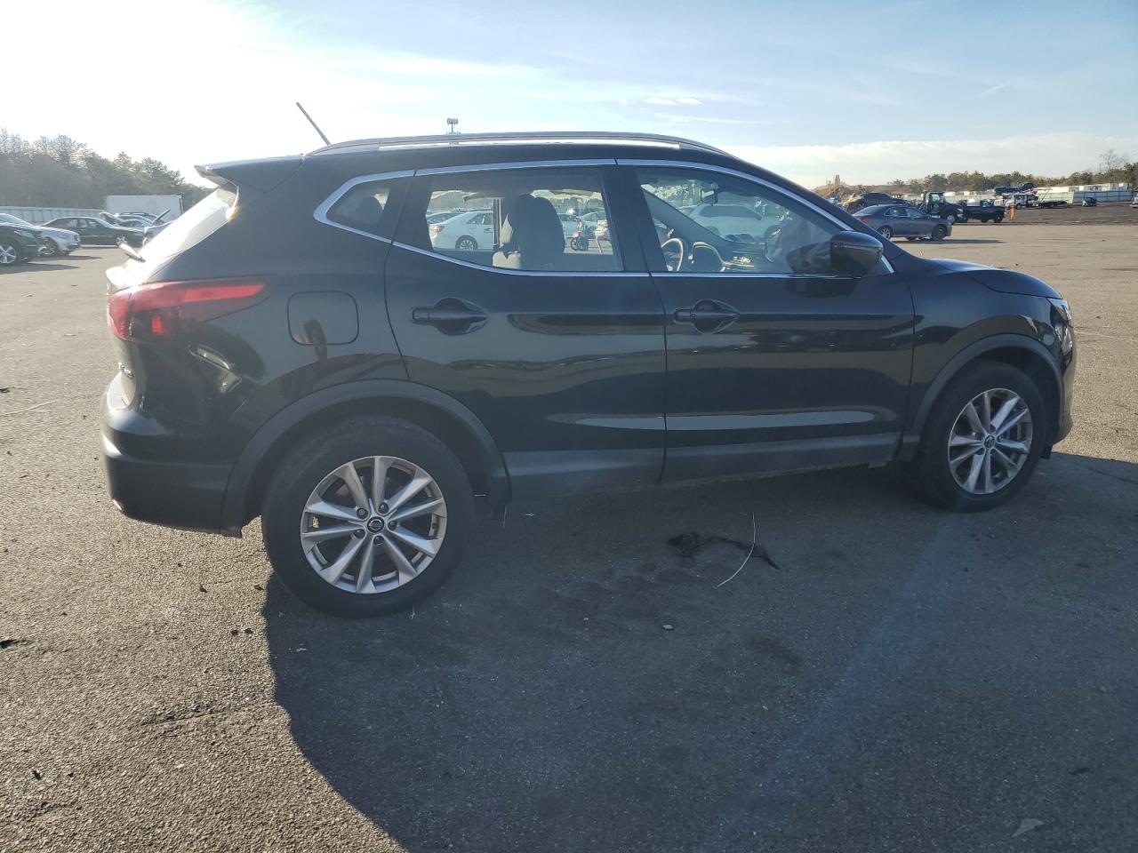 2019 Nissan Rogue - Image 3