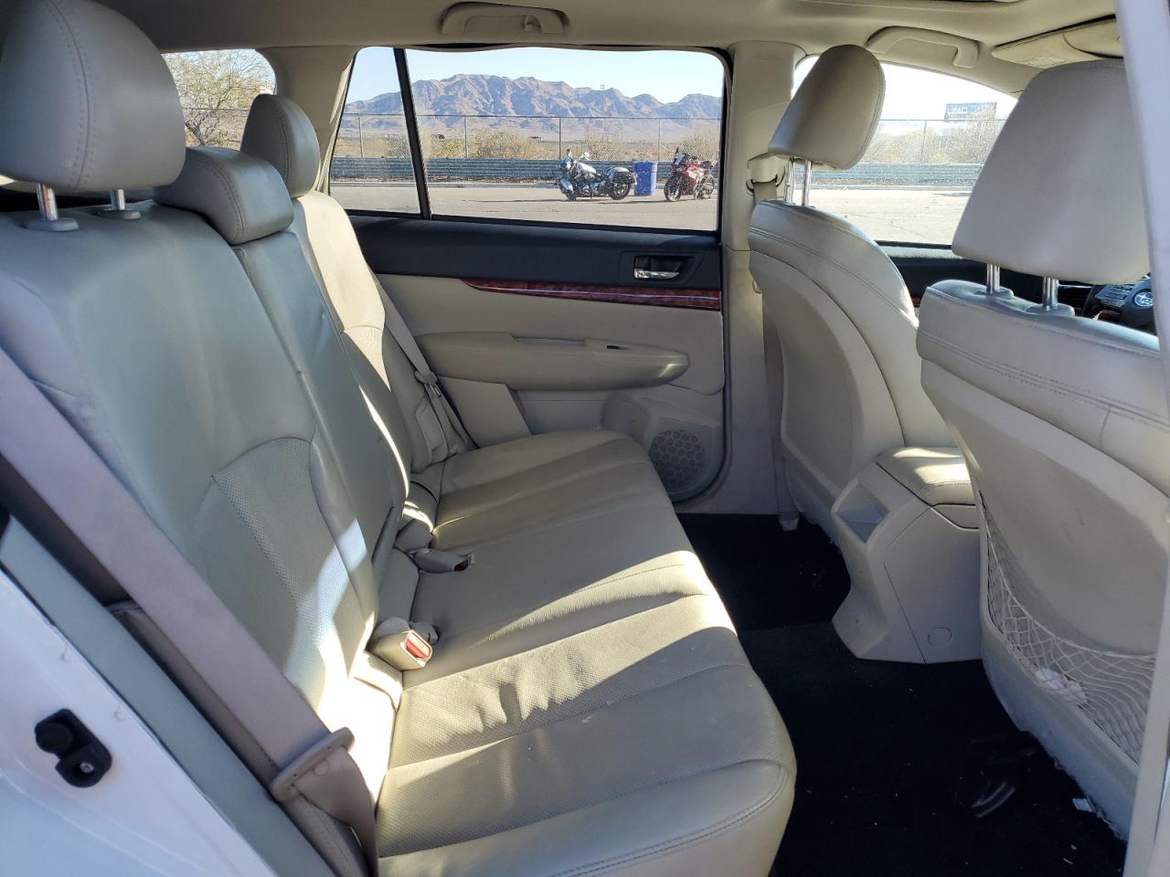 2011 Subaru Outback - Image 11