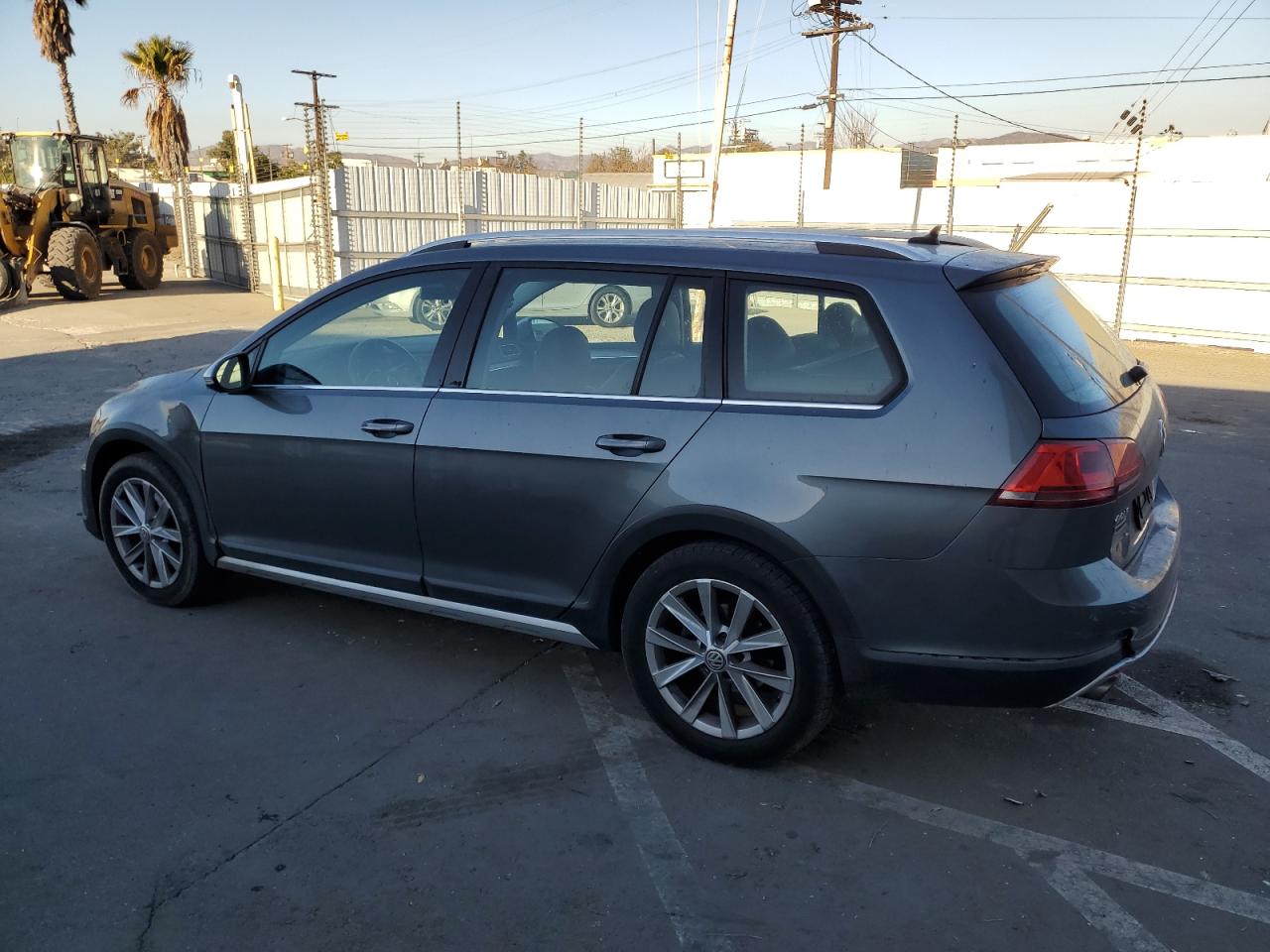 2017 Volkswagen Golf - Image 2