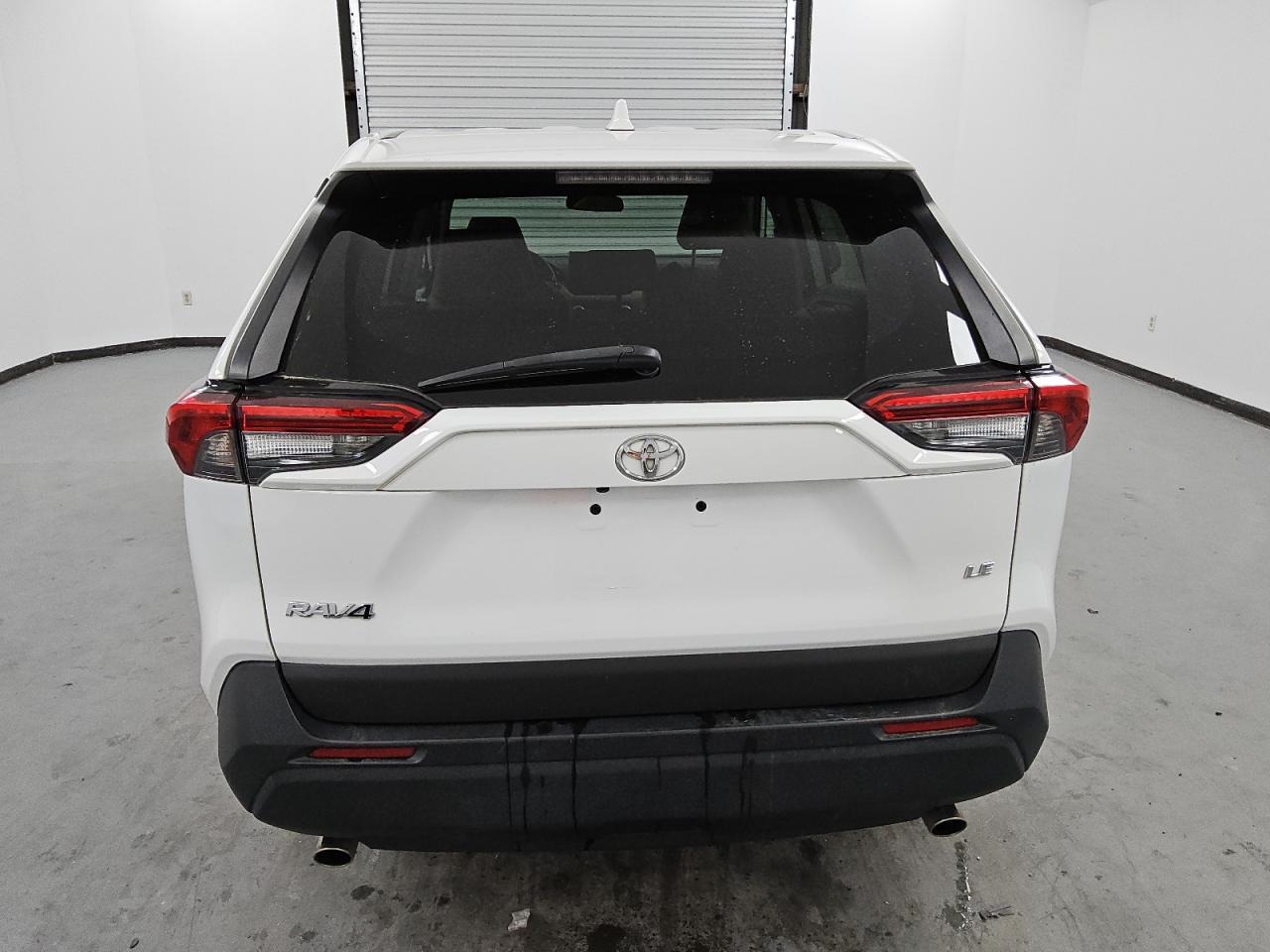 2022 Toyota RAV 4 - Image 6