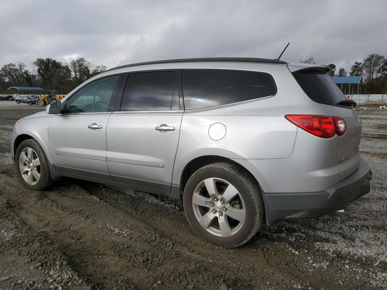 2009 Chevrolet Traverse - Image 2