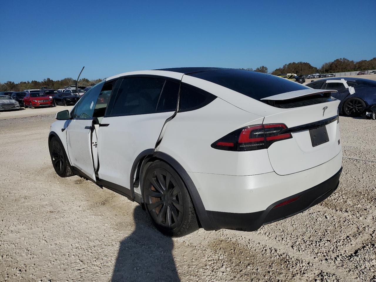 7SAXCBE61NF354944 2022 TESLA MODEL X - Image 2