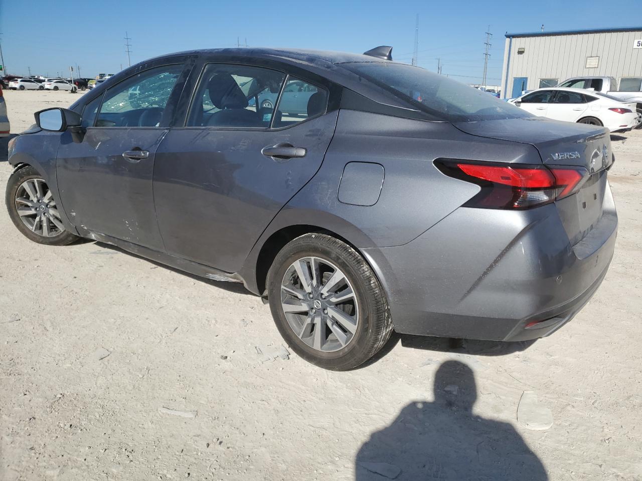2021 Nissan Versa - Image 2
