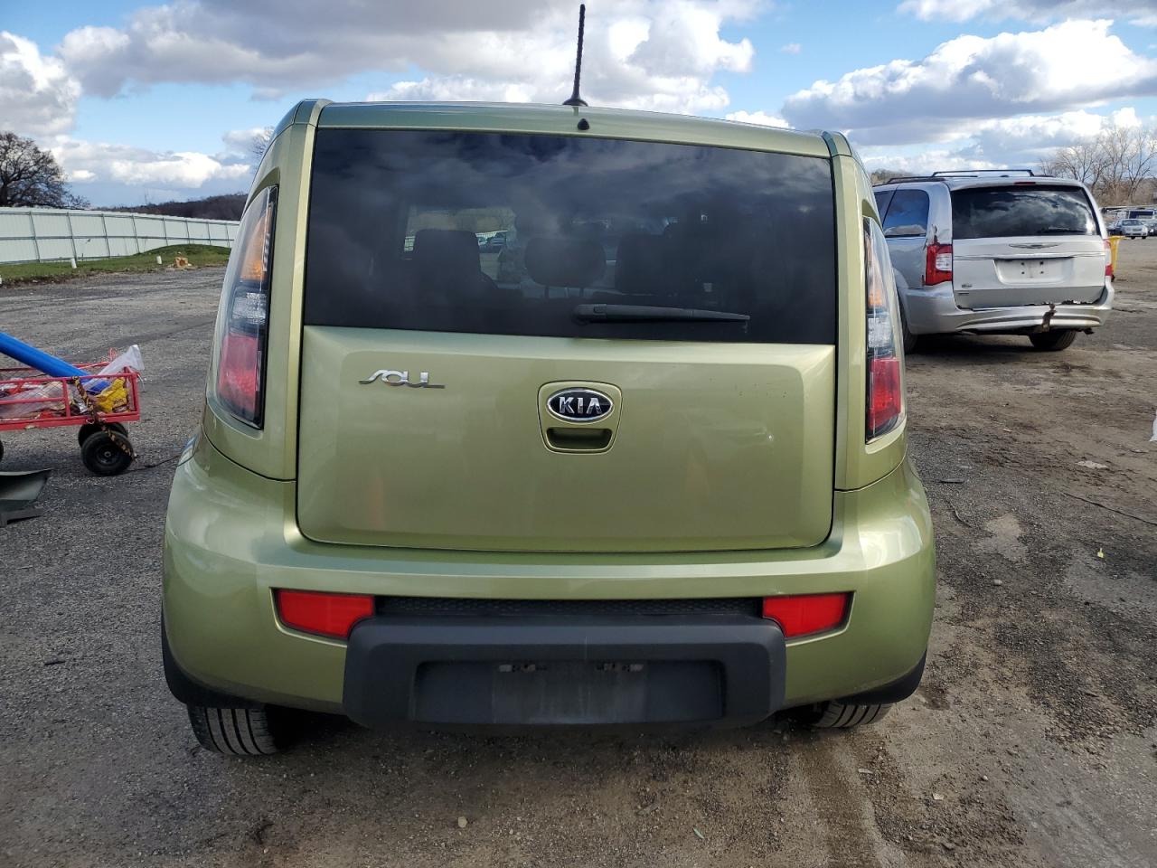 2010 Kia Soul + VIN: KNDJT2A23A7105938 Lot: 81033944