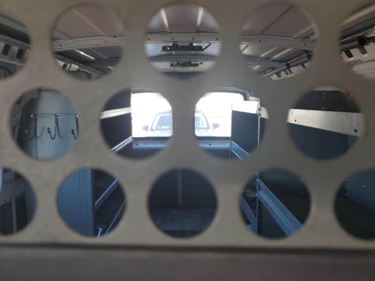 2015 GMC Savana - Image 10