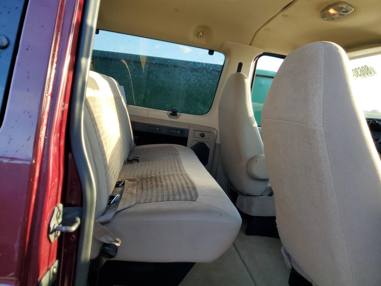 2005 Ford Econoline - Image 11