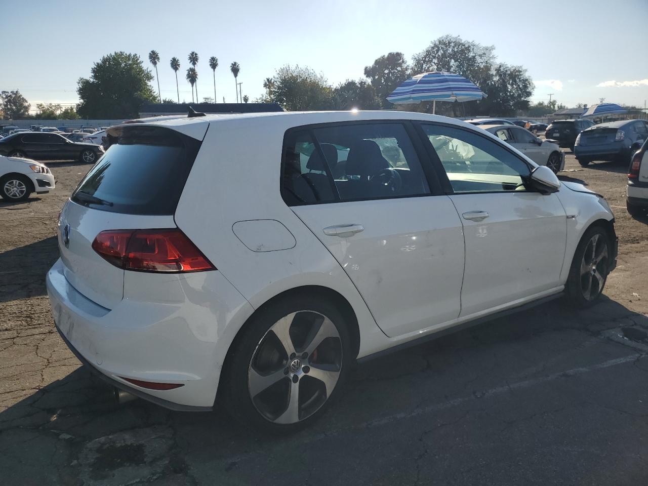 2017 Volkswagen GTI - Image 3