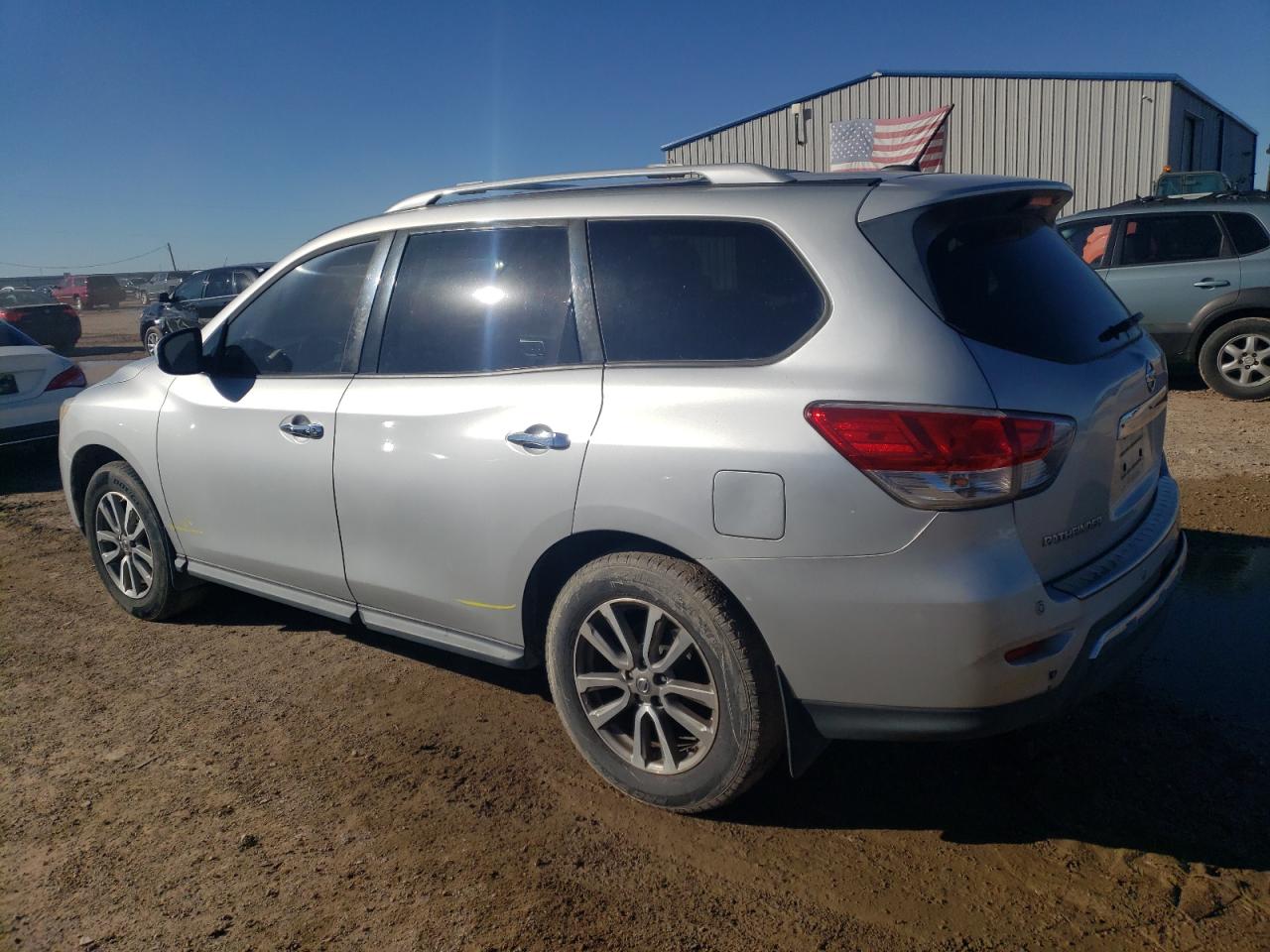 2014 Nissan Pathfinder - Image 2